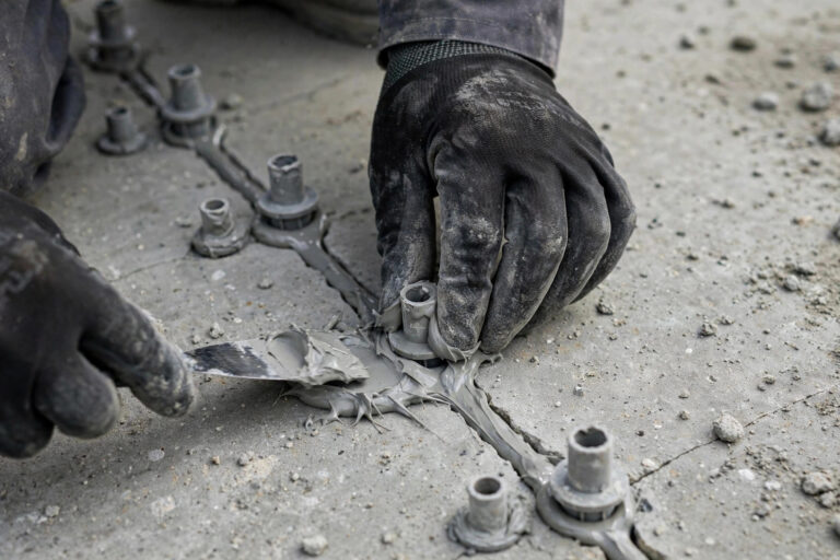 Epoxy vs Polyurethane Crack Injection: Which One for Your Repair?